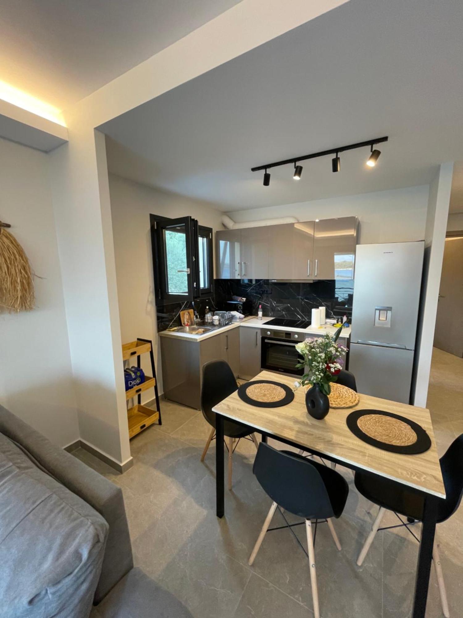 Sailors Apartments Perigiali 니드리 외부 사진